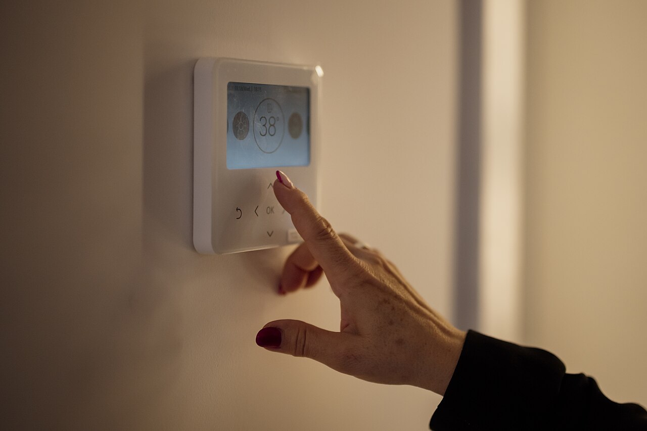 Simple Ways to Reduce Energy Waste at Home
